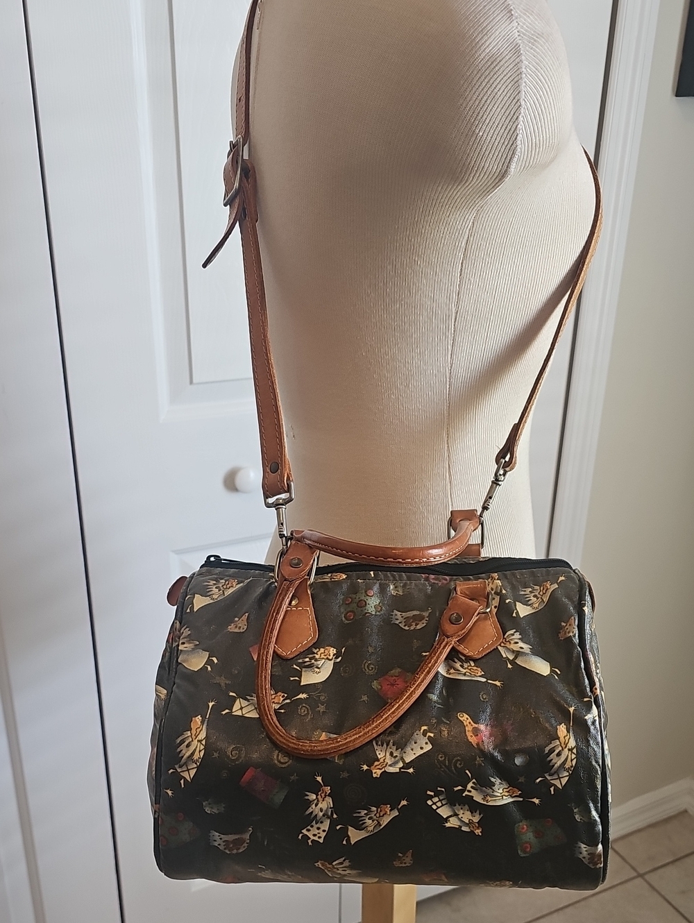 Vintage Folk Art Bucket Bag with Beige Canvas Interior black Outside With/angels